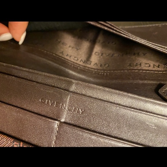 💯 %Authentic Givenchy Wallet - Picture 4 of 5